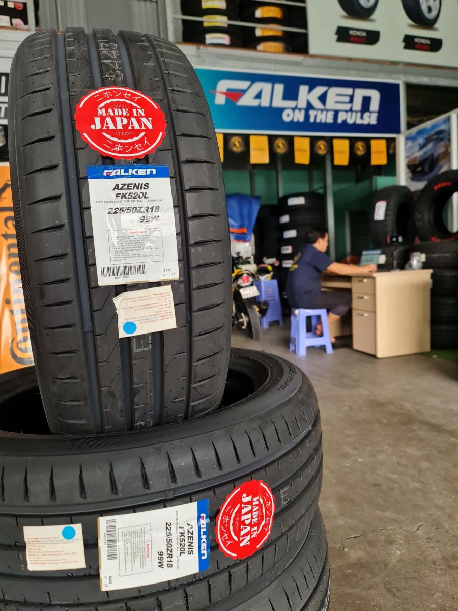 FALKEN AZENIS FK520L 225/50ZR18 4本　中古 AZENIS 2024年製 ファルケン アゼニス（AZENIS） FK520L 255